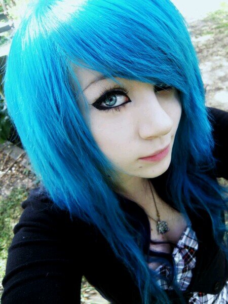 I am a great, honest and tender person and because I love a pop rock band called 3tokio hotel 3