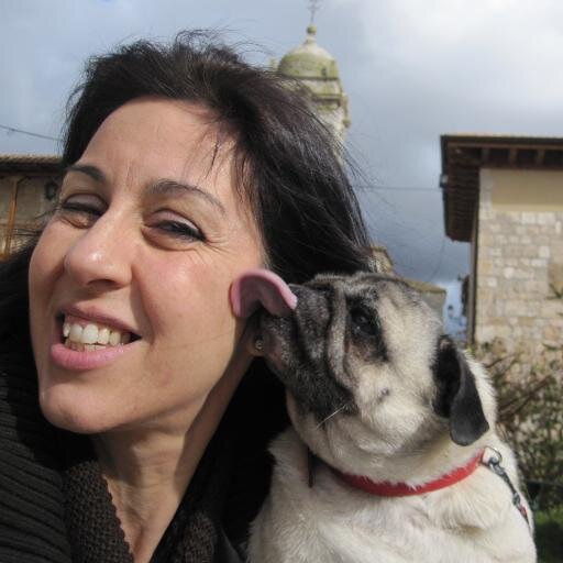 Feliz , amante de los animales, sobre todo Perretes y de los viiajes , aunque mi trabajo me deja hacer pocos