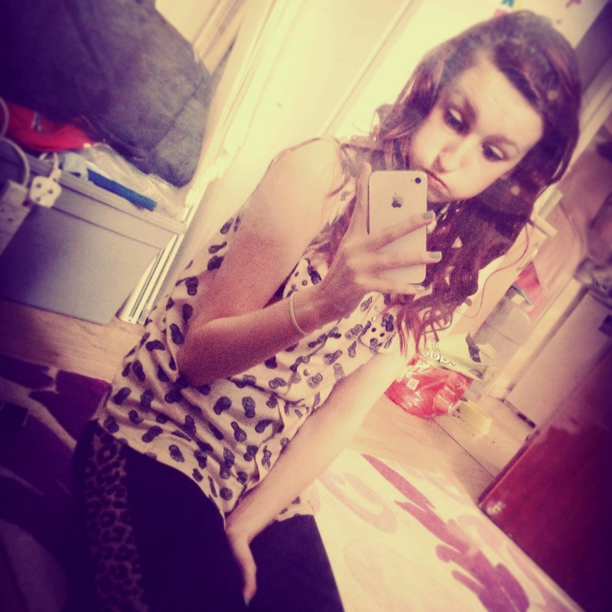 kimberleybarnet's profile picture. 17. Bisexual. Dont care what anyone thinks, im happy just the way i am. Reading and xbox is what i do.