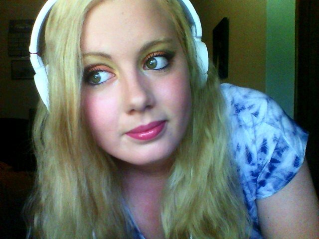 22, full-time nerd, part-time girly girl, Michigander. League of Legends FTW. Sims Addict. Get at me and watch me stream.