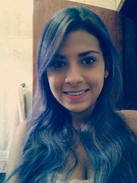 Eu que vivo com α cαbeçα nα luα, com músicα no ouvido e corαção nα bocα. Keep calm and love One direction ♥ .