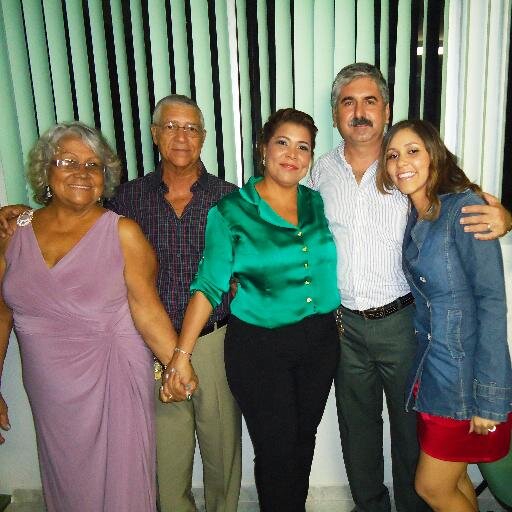 Formada: Técnico em Enfermagem - CCS - UFPB; Economia -UFPB, casada, aniversário 17/09, crio três cachorras.
