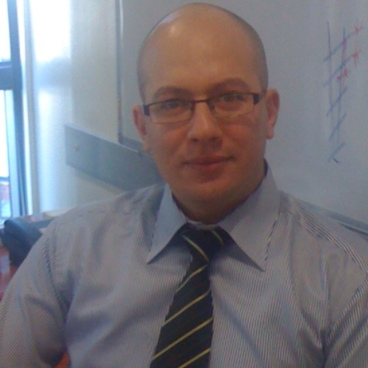 Directeur des systèmes d'information chez un groupe industriel pharmaceutique et passioné de sécurité des SI.