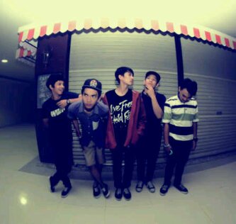 Proud To Be A Poppunk/Easycore!!! Our fighter @Fendry_Aditya @ArungGrahaA @HafizanShidqi @cacaAM_ @fitrabaihaqi