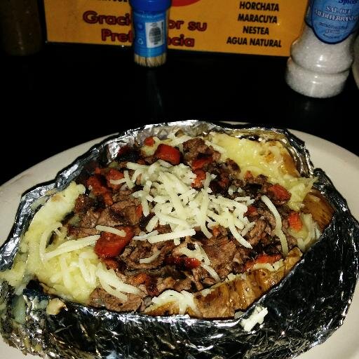 Ofrecemos la mejor carne de Chihuahua. Platos únicos, desde la enorme Papa NN hasta el famoso Taco Light. Martes a Domingo desde 8:15 PM. Ave. Garcia Lavín.