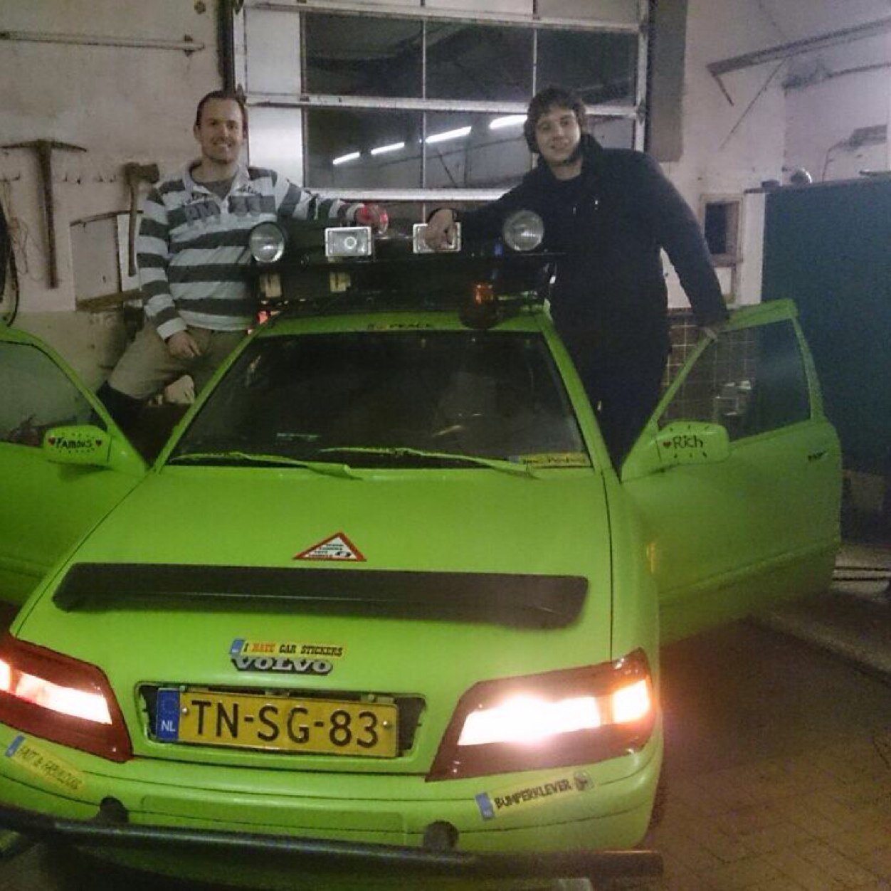 saabaap's profile picture. Ik kijk waar ik wil, achter mijn zonnebril. Maar door alles heen, zie ik jou alleen..