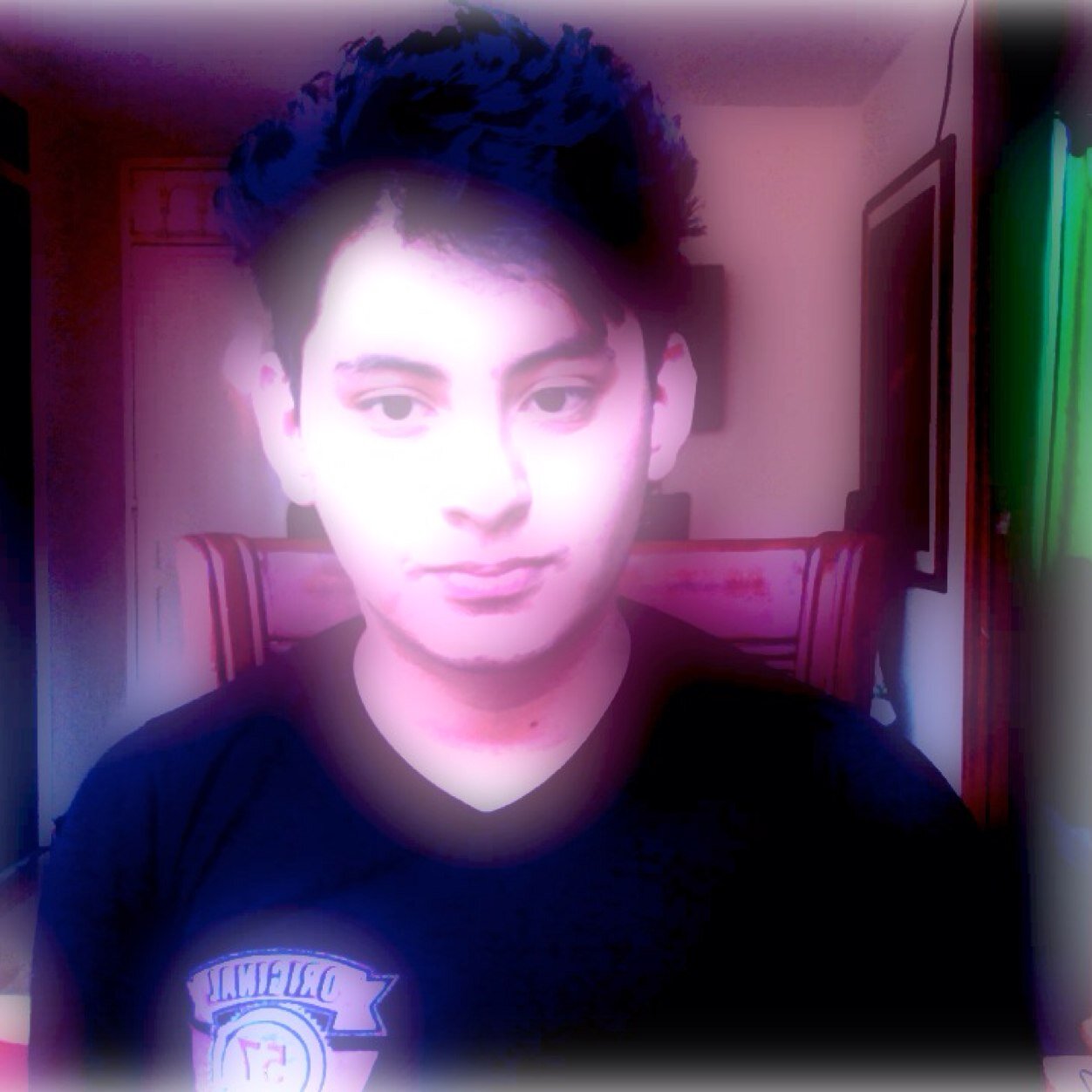 locobrayan96's profile picture. El saber y la razón hablan, la ignorancia y el error gritan. Dicen que el hombre no es hombre mientras no oye su nombre de labios de una mujer.