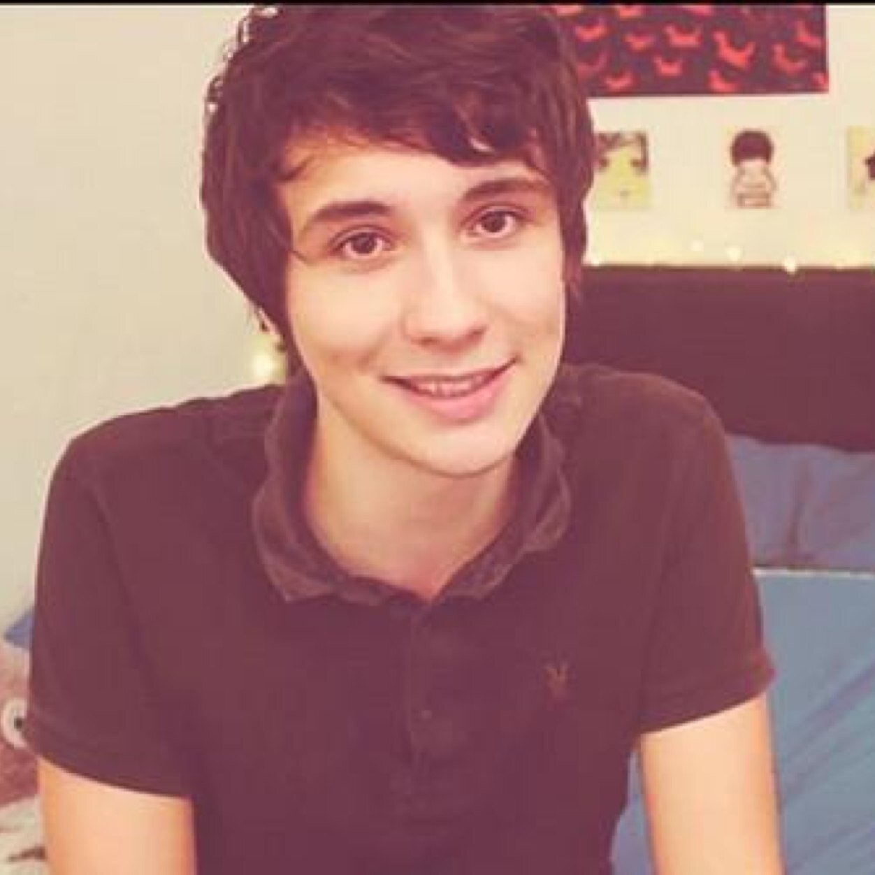 Mentally unstable hobbit named Dan who is not on fire. Jennier Lawrence and llamas doe. possibly bi. Single.