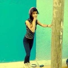 Chica inestable. 'Me he fallado muchas veces por no fallarte a ti.' 'No te fíes de la primera sonrisa, nadie es tan bueno'