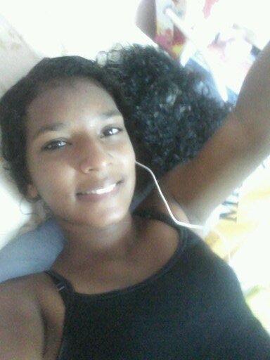 Sou chata, Marrenta, sou legal as vezes, gosto de comer e dormi. Amo Justin Beiber, P9 e Nx Zero. Tenho 15 aninhos, tenho 1 metro e 48, Moro em Recife.