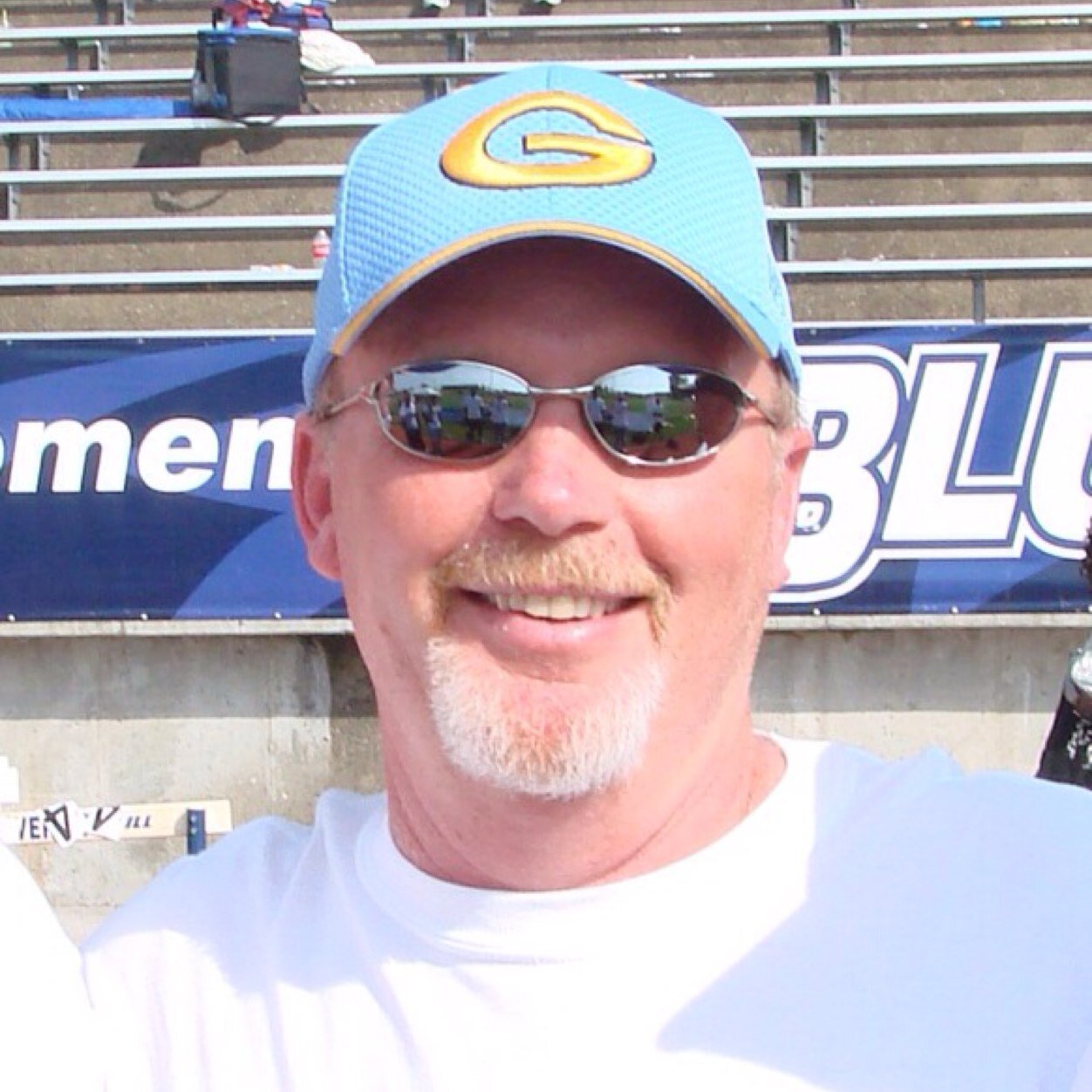 Retired Grandview District AD and former coach. Proud Bulldog, father, and husband.  Golf fitter at GG. Fore!!