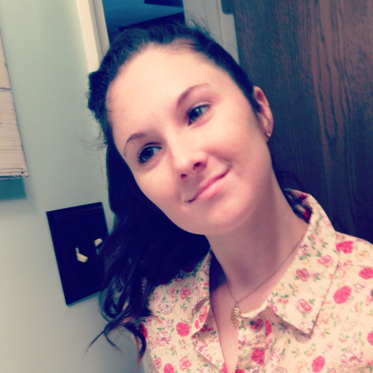 Blogger. Etsy shop owner. Jewelry designer. Chihuahua lover. Bride to be. Happy homeowner