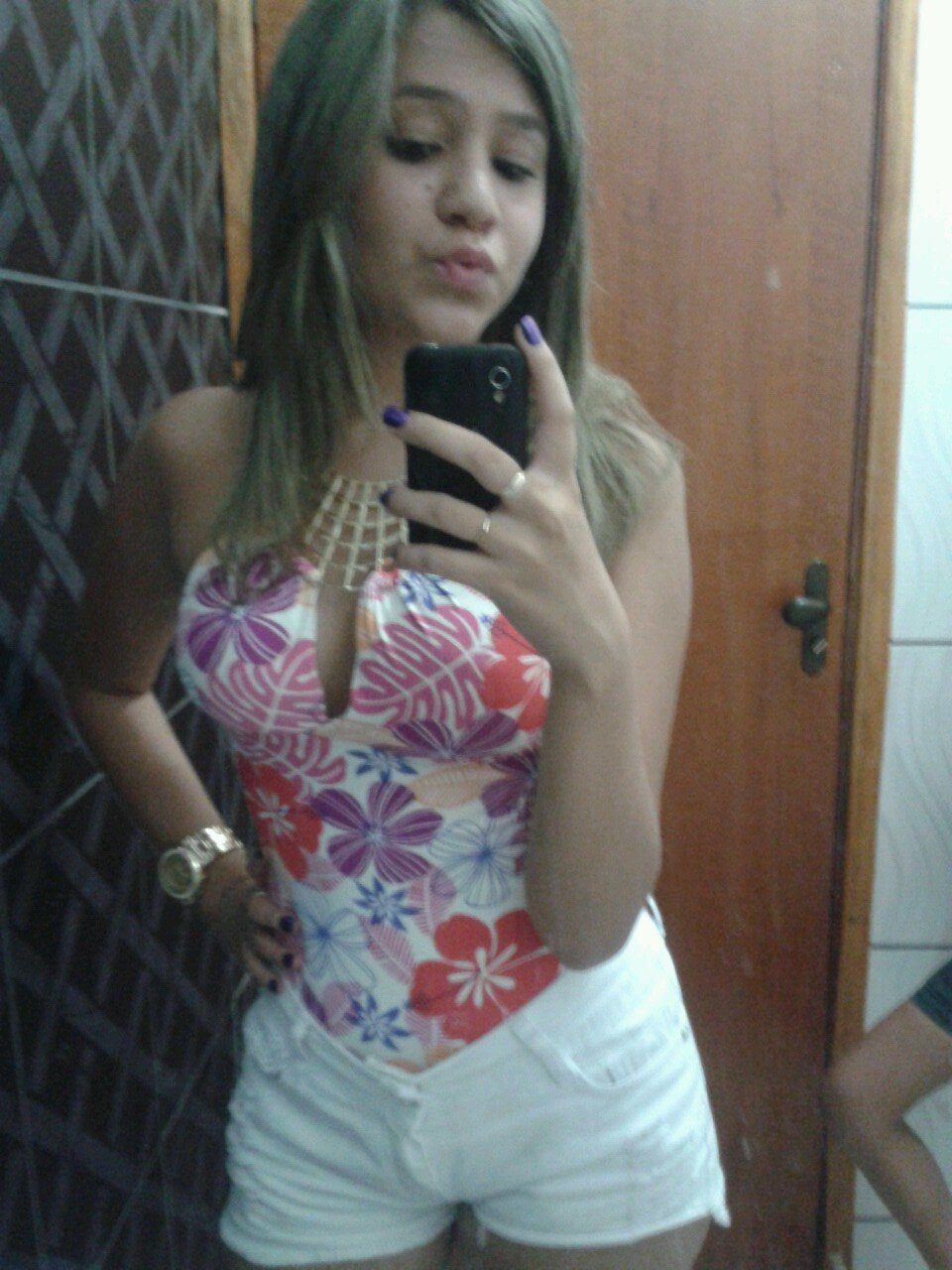 Quero ir pra longe, bem longe, la na onde o vento me esconde!