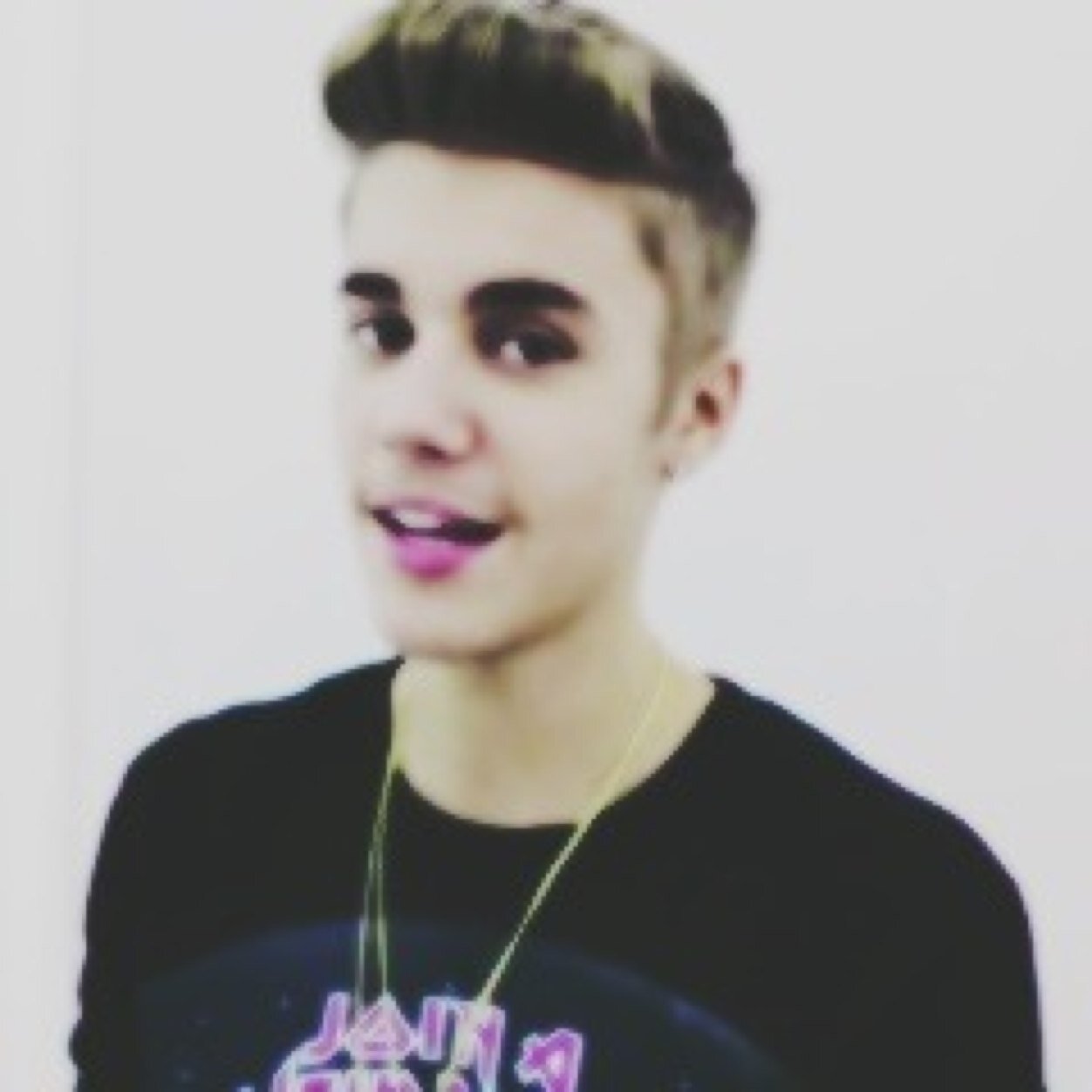 free follow - please follow @takenbykidraxhl she follows back xx