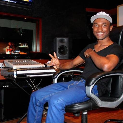 Cantante De El Mejor Reggaeton De Colombia Y Pronto Del Mundo. :)