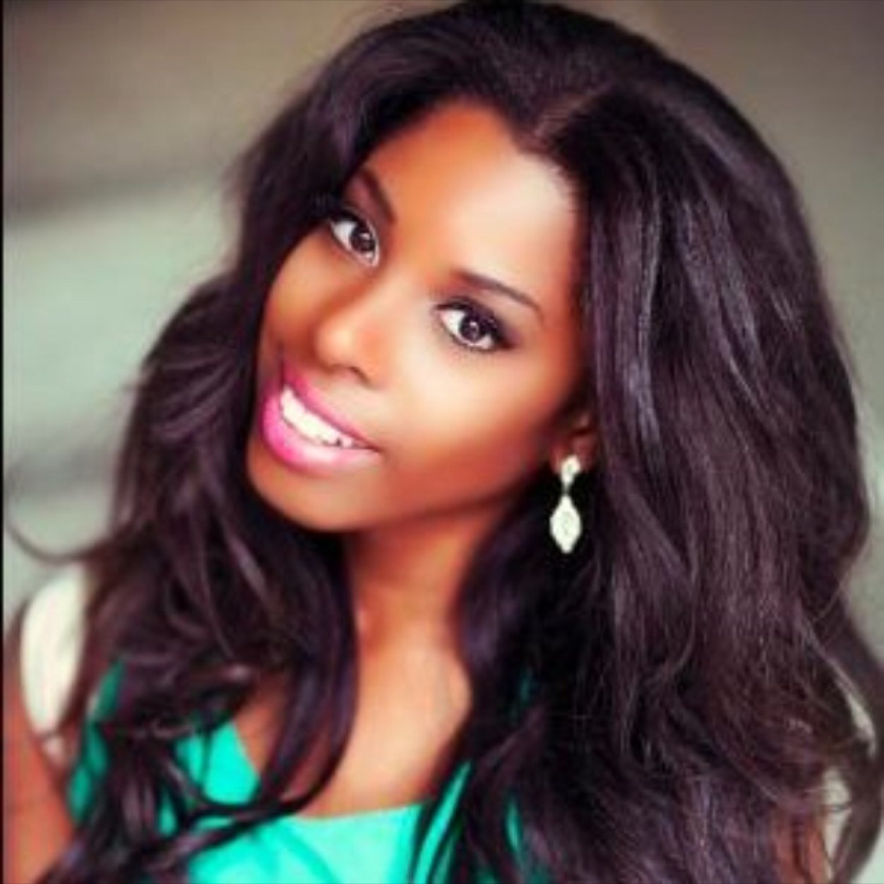 LSU Alumna. Pageant girl. Vegetarian. Social Media and Branding Consultant.