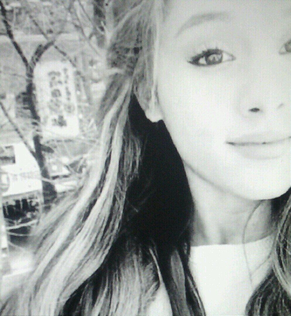 Dont follow this account, Please FOLLOW @arianasxchanel