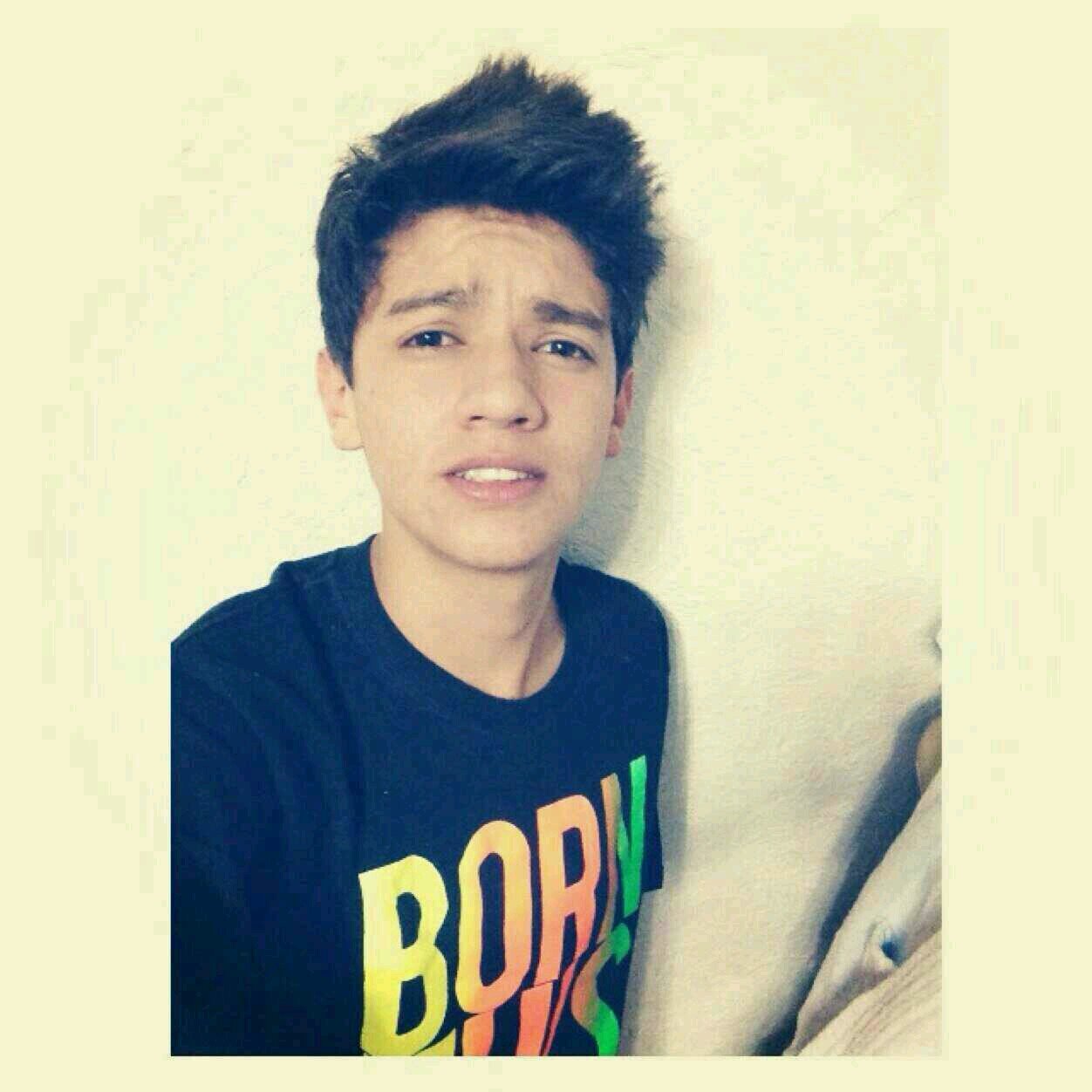 soy fanatica de la cq y amo mil a @haroldazuara :,3 y quiero mil a @josszuckerman