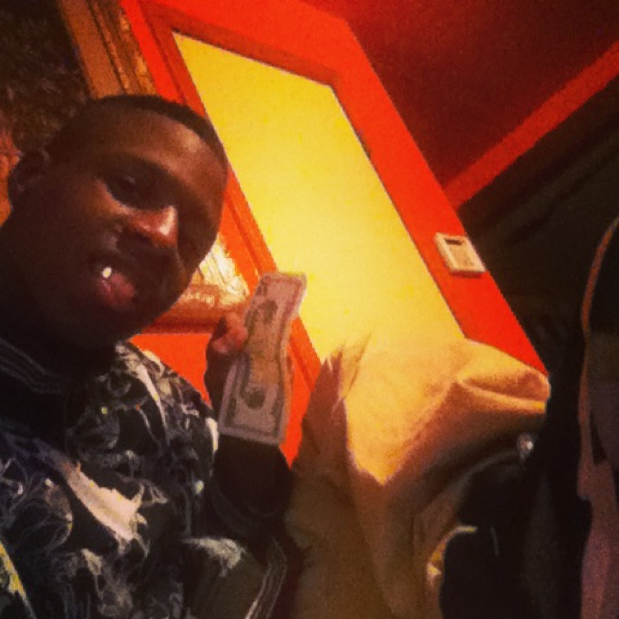 IM ALLERGIC TO BROKE IM ADDICTED TO STUNTIN IM EVALUATED WIT HOES IM IN LOVE WIT MONEY