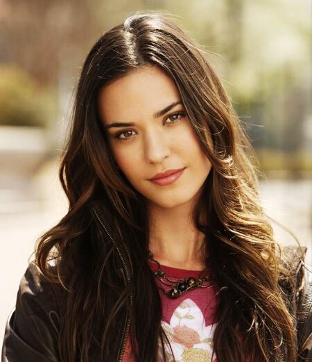a dhampir Guardian being the only child and daughter of a (in)famous Moroi Abe Mazur and well-known Guardian Janine Hathaway#RP#VampireAcademy