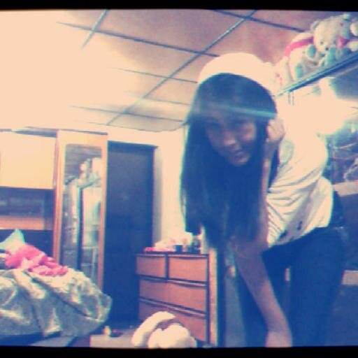 I ♡ música • Siempre estoy sonriendo, hablando y riendo  :3