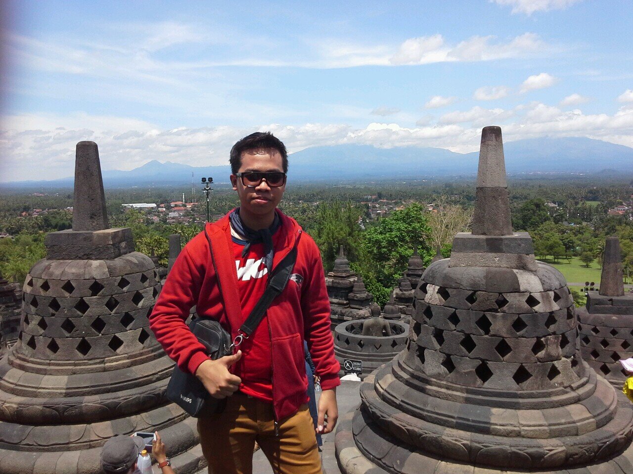 aryawisnu3's profile picture. Nothing else