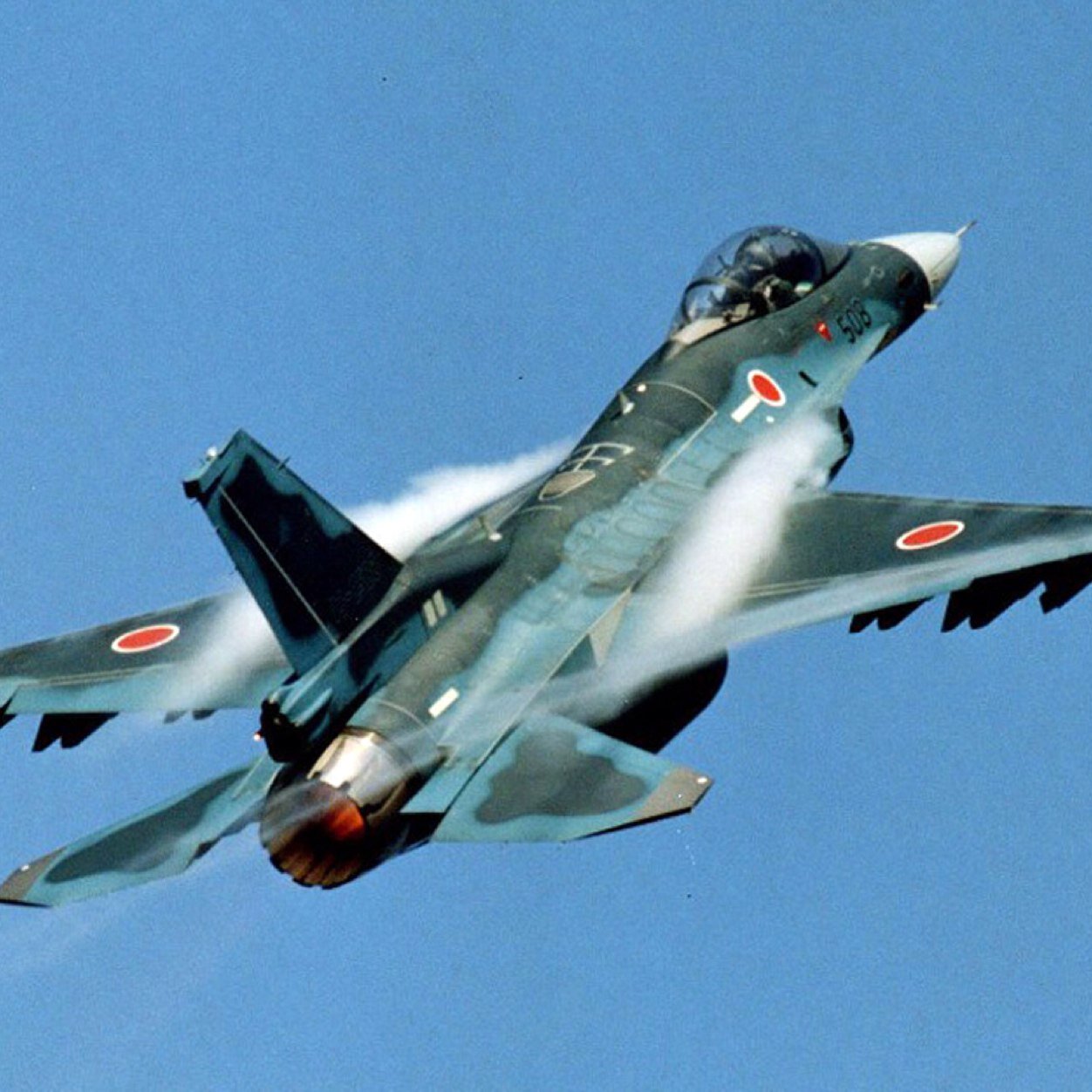 戦闘機とフルコン空手が大好きな範士です