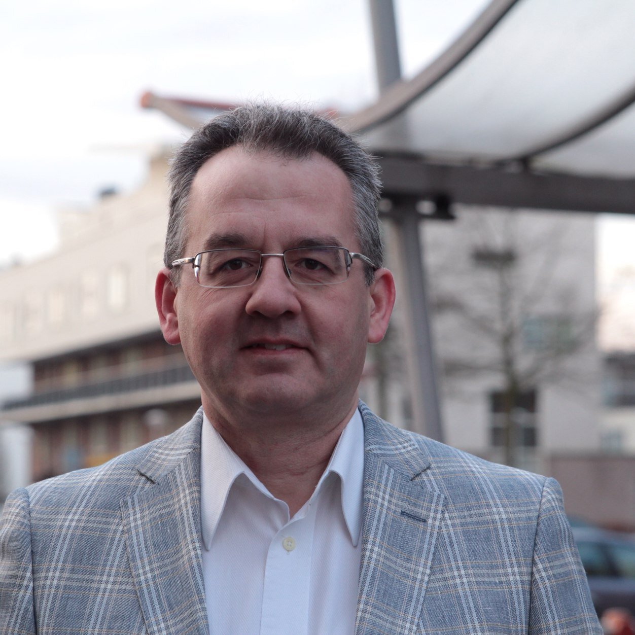 tsevincer's profile picture. Turkse Nederlander, Gaziantep, Amsterdam, oud-Bankier, ABN AMRO Bank, oud-Politicus, D66, Ondernemer, Bruna, The Readshop Express