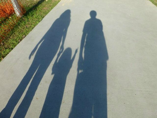 a daughter,a mother,love my fam, love to sing (esp for my Alice),food lover