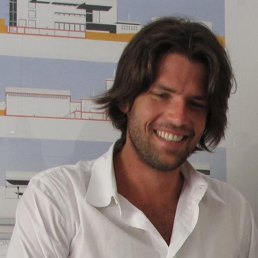 libero professionista assieme a tre amici.
Appassionato di architettura,politica,movimento;ottimista per formazione, entusiasta per vocazione.