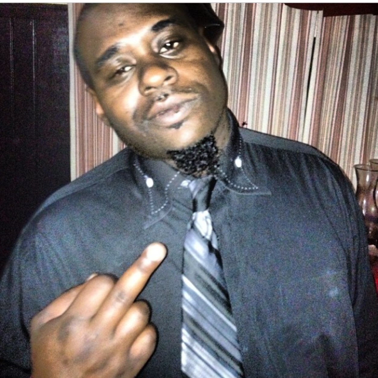 Mr_EatUaLive's profile picture. Mr.ShitTalker known for talkin shit an swallowing spit. FuQ being 100 I keep it 1Million got'em jump out they clothes an touch they toes showin no love to hoes