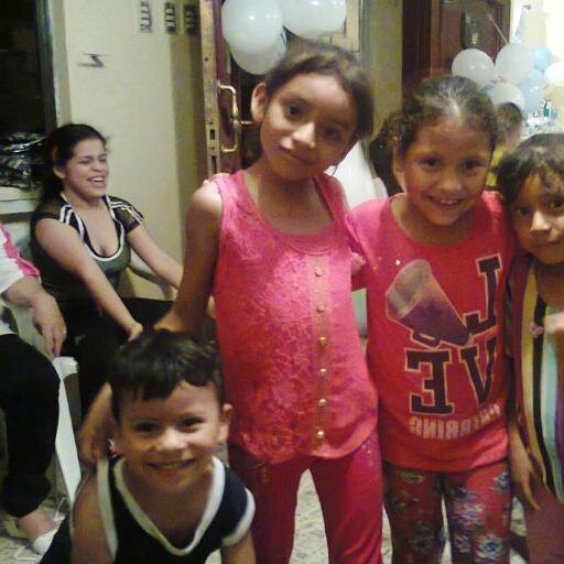 mujer que pese a las adversidades y circunstancias de la vida a salido adelante con su familia