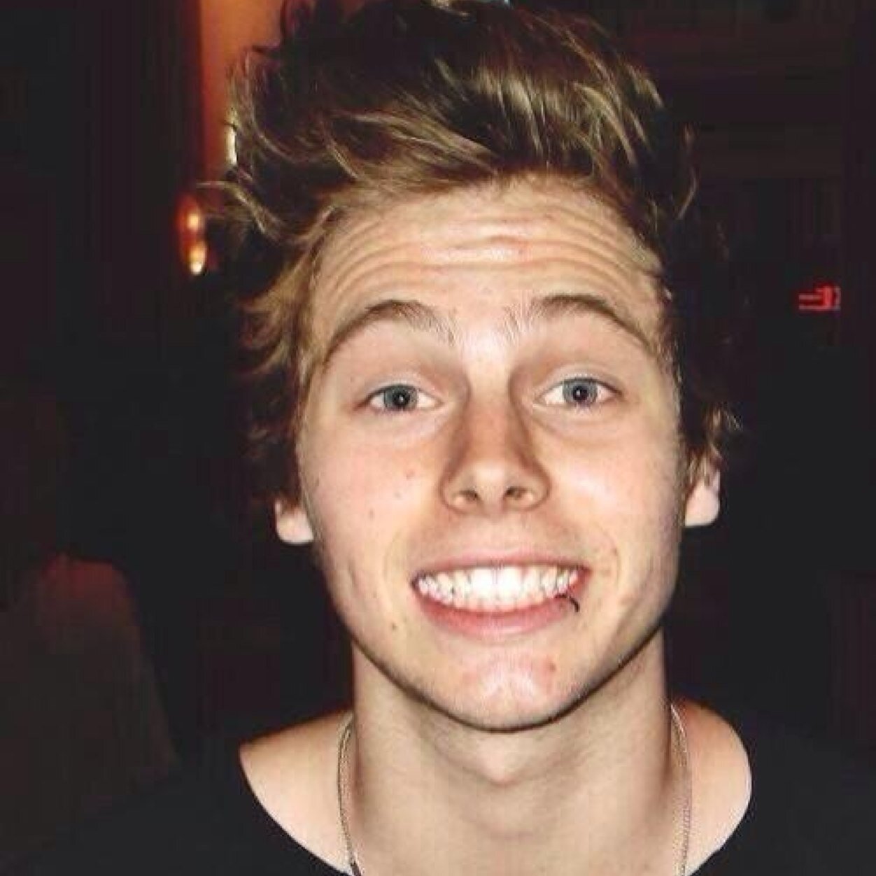 Please follow @vxnillahemmo she just lost all her followers bc of a bullying drama and shes really upset :( she follows back if you ask xx