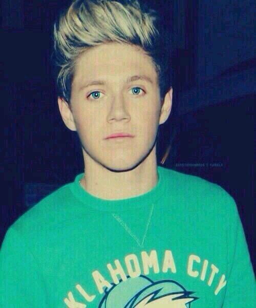 xnialltits's profile picture. Heyy could you please follow @BananaHaroldx ? She gave you a free follow bc you're amazing♡