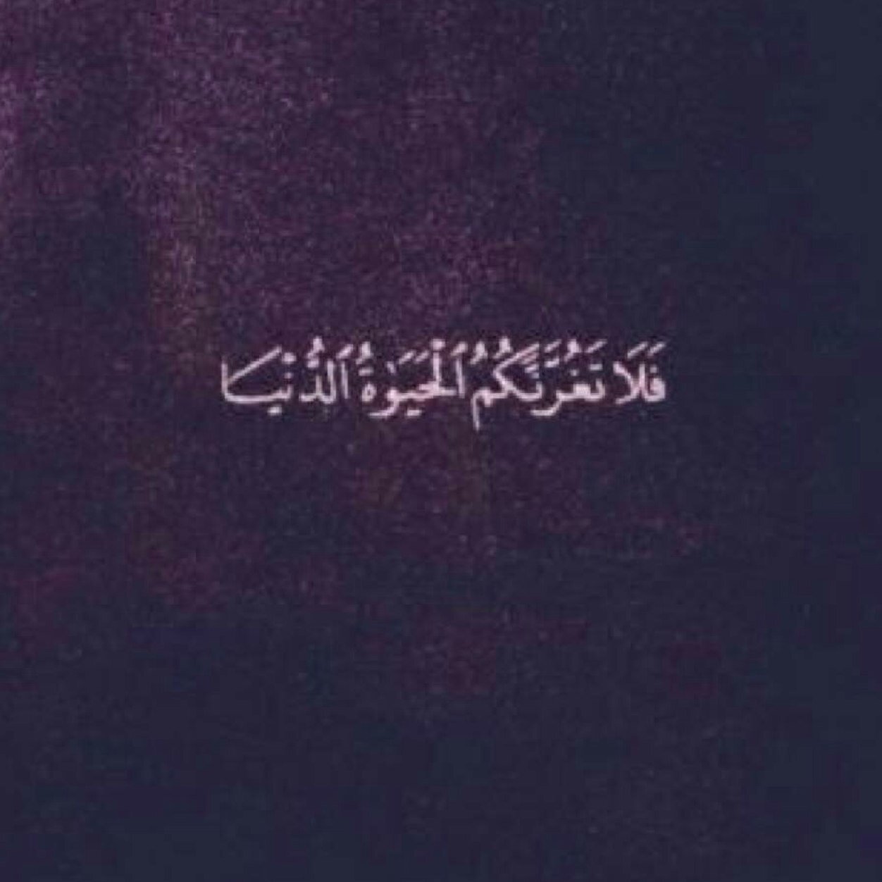 الى كل من يحب الله ورسوله ويريد أن يقضي يومه بحفظ الله ورعايته .. اقدم لكم هذه الأذكار لتعطر أنسامكم وتحميكم من كل شر بإذن الله ✨