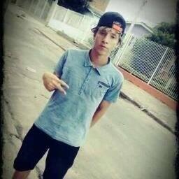 Sou Fofo, Gato, Ex-BBB, Perfeito um verdadeiro Poeta e iludido.'
(:'