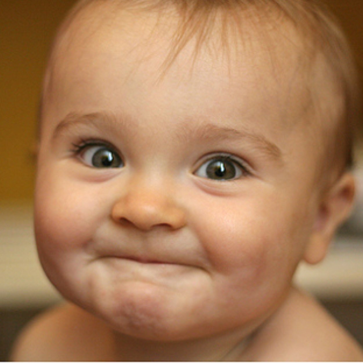 Twitter Oficial SONRISAS, menciónanos en una imagen de tu mejor sonrisa y te hacemos un RT ,para que la vea todo el mundo. MUNDO FELIZ 4EVER!!!!