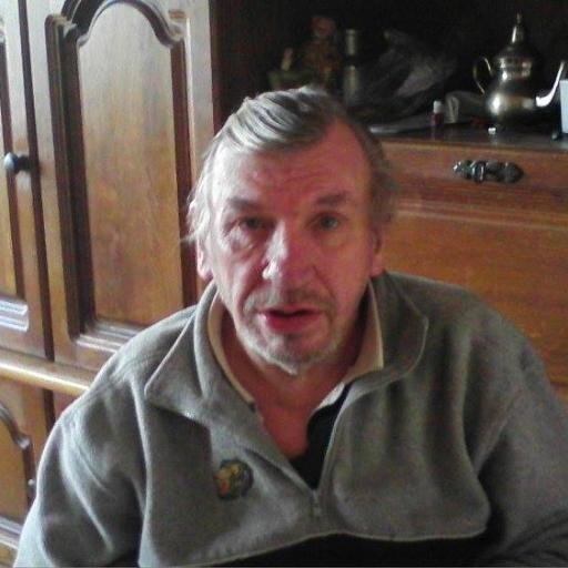 h mur seul qui se distrait sur lenet