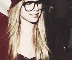 I'm your biggest fan, I'll follow you until you love me.       Avril fai uscire ste cazzo di date dai.