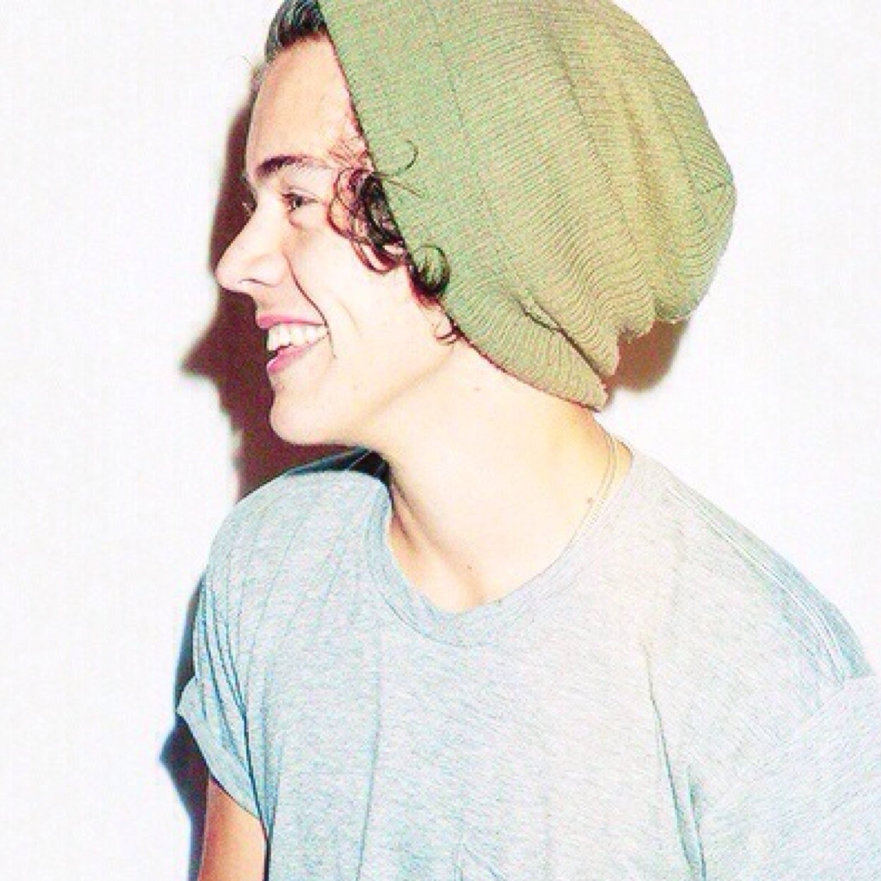 I GAVE YOU A FREE FOLLOW NOW GO FOLLOW @fullmoonpredict ILY :-)