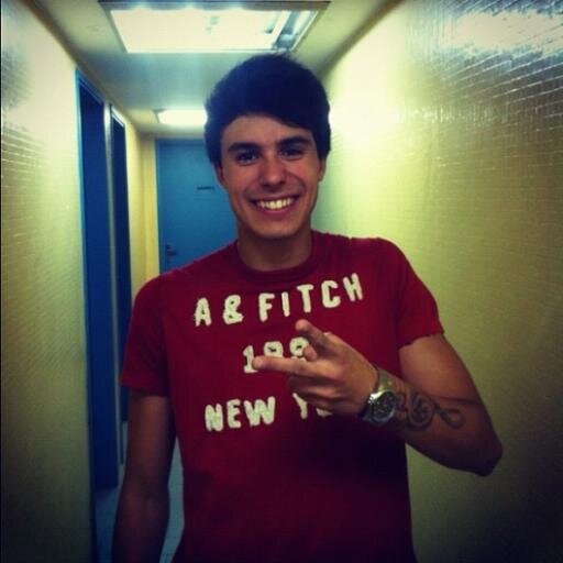 Sou querido, sou fofo, sou carismático! Sou de Caxias, sou modelo em Criciuma! Bjs pras gatas!