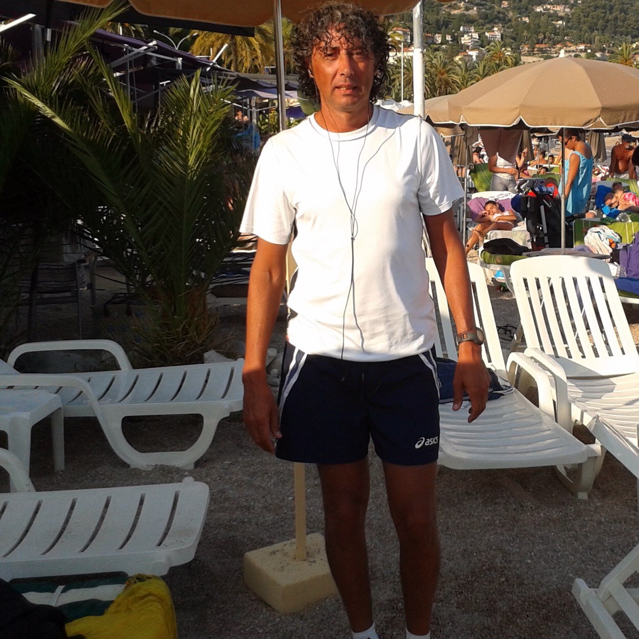 BorzoneRoberto's profile picture. contro tutto e tutti ma di animo gentile,lavoro x regalare sorrisi perfetti ,amo tutti gli sport e sono un runner ! DepecheModeDevoted