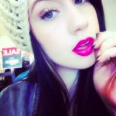 Si te preocupas por lo que el resto de la gente piensa, siempre serás su prisionero. {@biebsletmeloveu}♡.