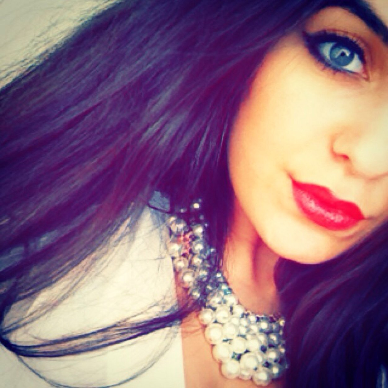 Fierté, dignité sont les valeurs que toutes les filles devrait avoir. #Kurde ✌️