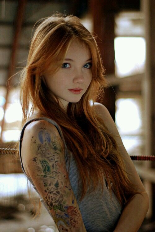 «As we fade in the dark, just remember you will always burn as bright» Morena de nacimiento, pelirroja de corazón. Phoenix. Di.