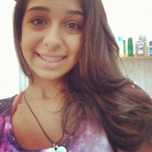 15 anos, carioca, cristã.