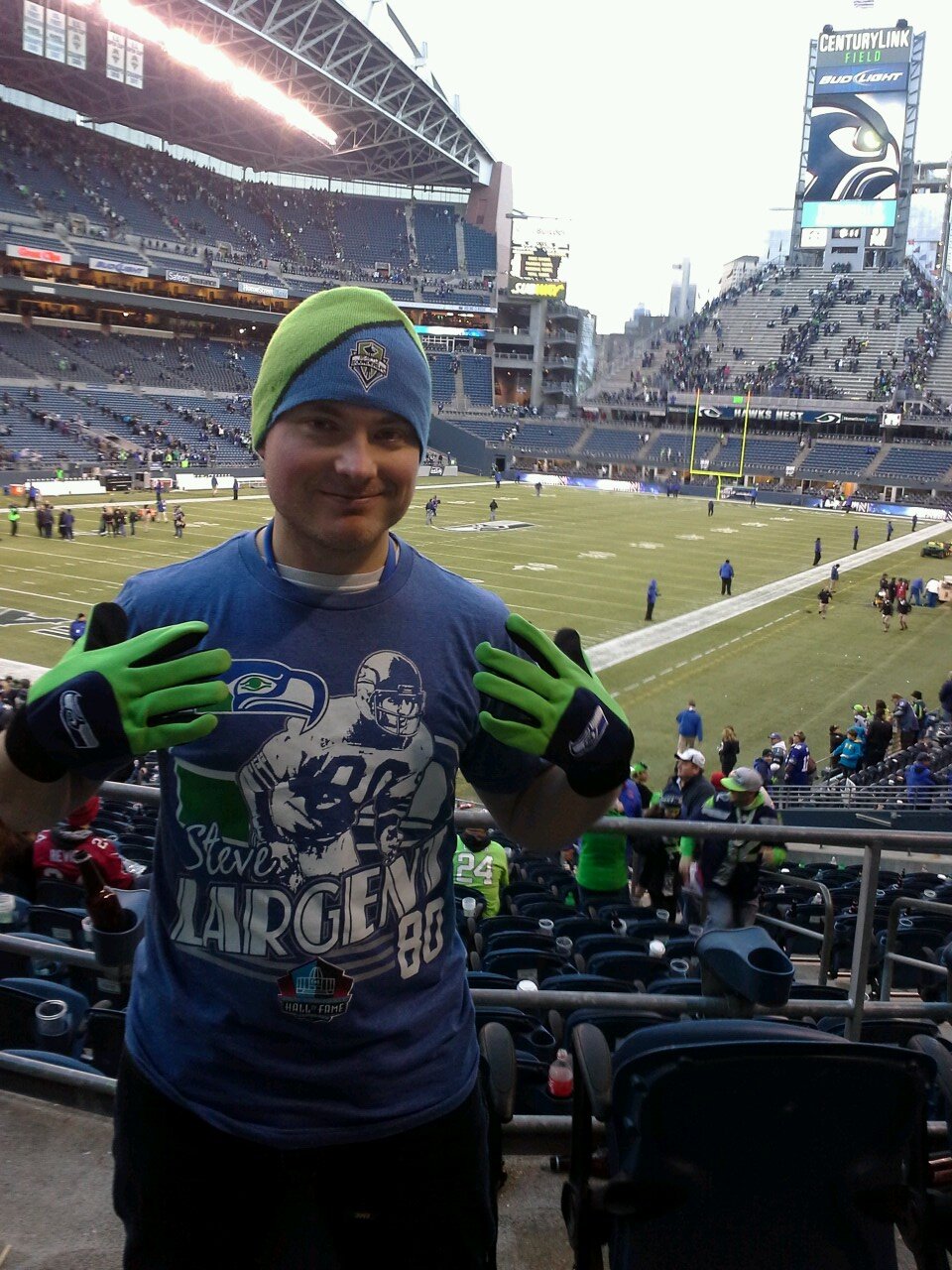 Seahawks fan, comic book geek what's more to love