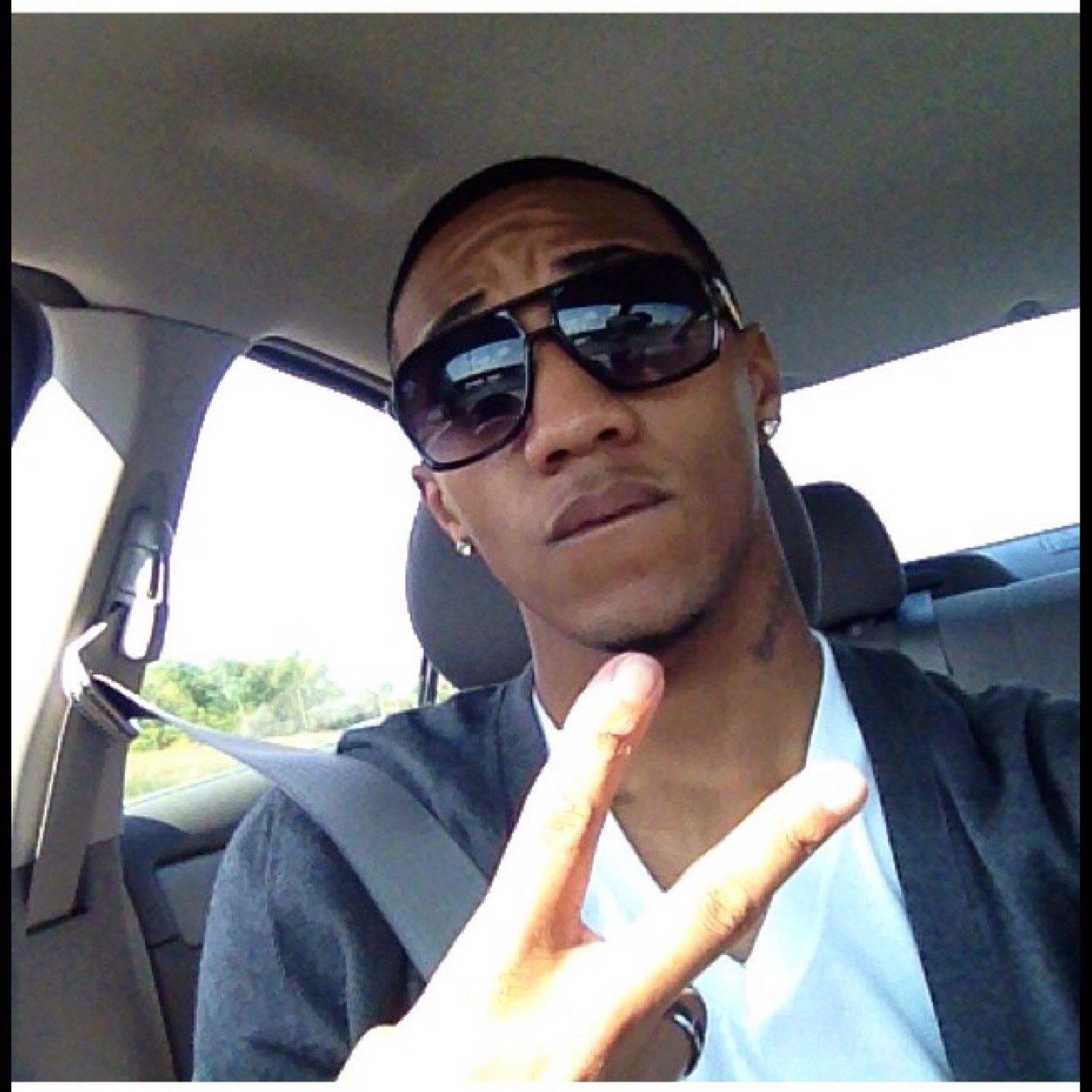 that_dude_fly's profile picture. Fashion is a religion. Vogue is my bible