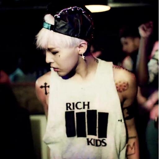 ▒ ▒ ▒ ONE AND ONLY GD ▒ ▒ ▒
|  http://t.co/xCuh2e1jE3  ㅣ
                                 STUDIO
ImCool.ImRichBoy.ImBest.- I'm GD Clone- #REALPARODY