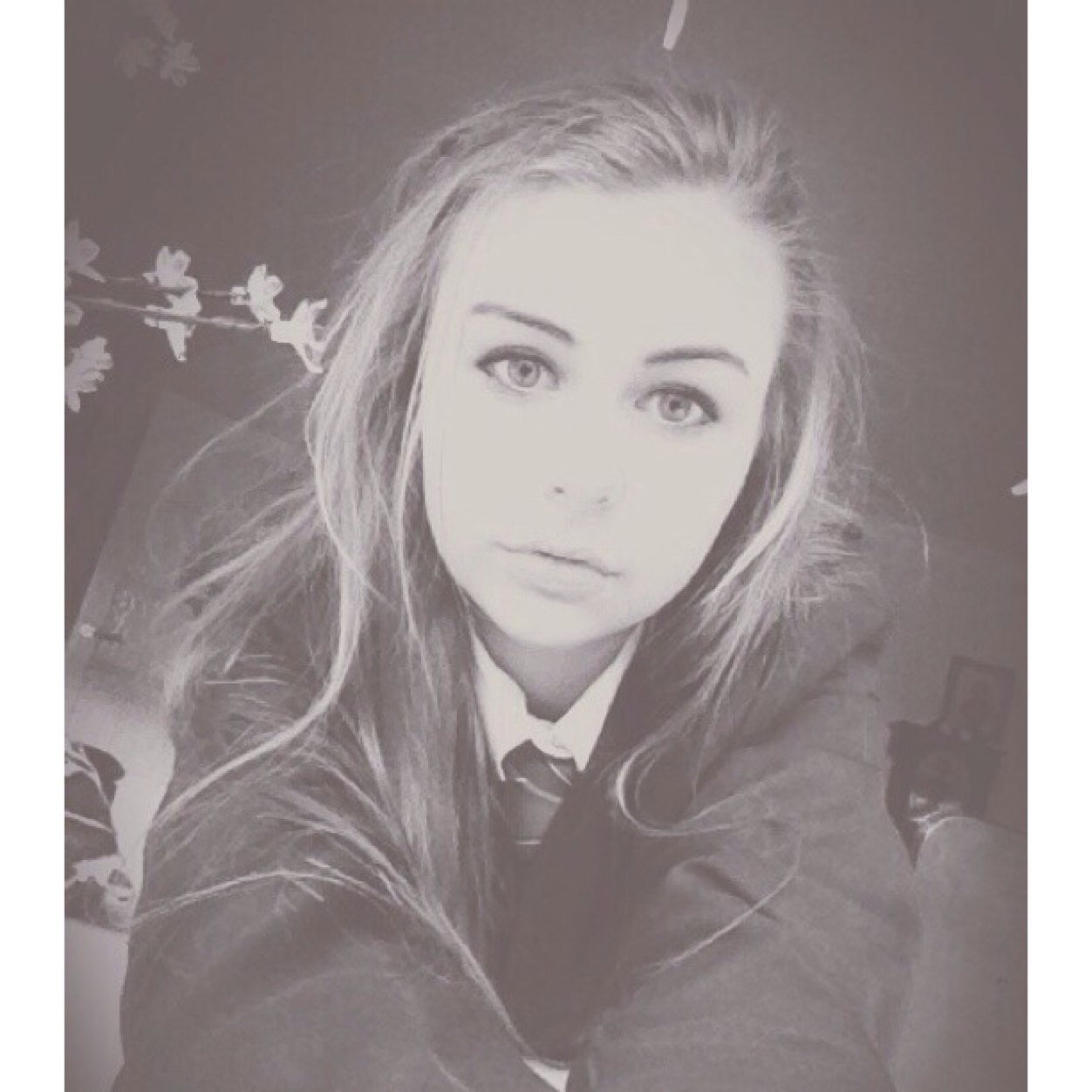 Follow me,ill follow you back! Just belive in yourself and youll be okay!Be proud of who you are,and dont try to be someone your not!DIRECTIONER!!!!